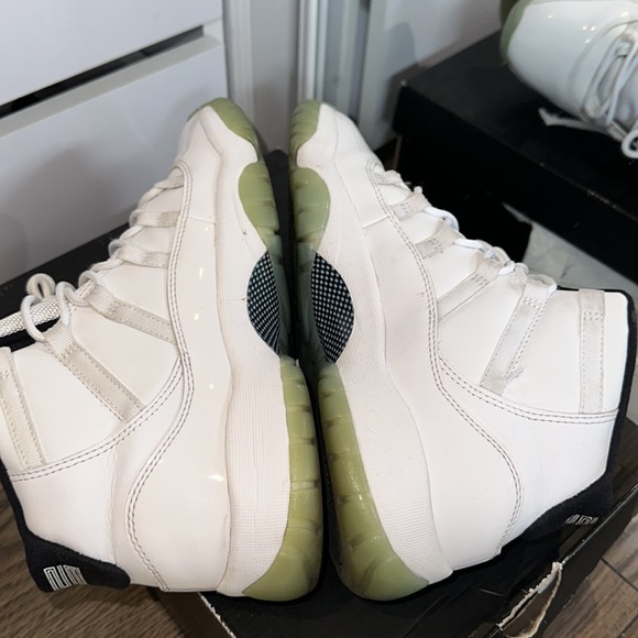 Used Air Jordan 11 retro GS 6.5Y white/legend-blue black - Picture 3 of 6